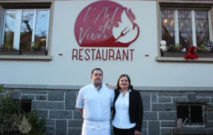 Photo de Grégory ROMINGER et de sa femme Anita BRUNNER, tout deux propriétaires du restaurant gastronomique traditionnel L'Art de Vivre à Moosch dans le Haut-Rhin en Alsace
