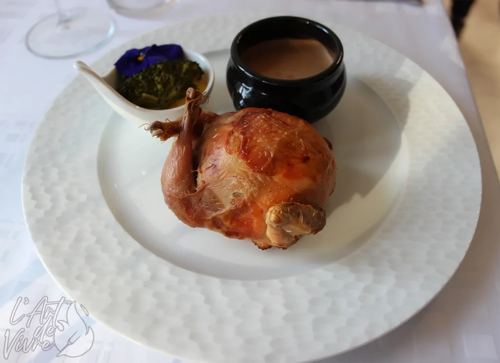 Caille rôtie désossée et farce de volaille aux morilles du restaurant gastronomique traditionnel L'Art de Vivre à Moosch dans le Haut-Rhin en Alsace