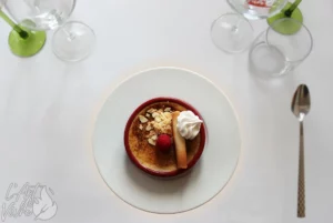 Crème brûlée maison du restaurant gastronomique traditionnel L'Art de Vivre à Moosch dans le Haut-Rhin en Alsace