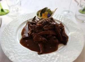 Émincé de porc du restaurant gastronomique traditionnel L'Art de Vivre à Moosch dans le Haut-Rhin en Alsace