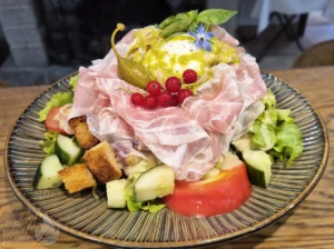 Photo d'une entrée maison du restaurant L'Art de Vivre à Moosch dans le Haut-Rhin en Alsace