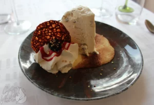 Kougelhopf glacé aux raisins macérés et au Marc de Gewurztraminer du restaurant gastronomique traditionnel L'Art de Vivre à Moosch dans le Haut-Rhin en Alsace