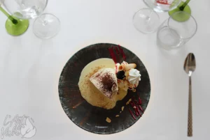 Kougelhopf glacé aux raisins macérés et au Marc de Gewurztraminer du restaurant gastronomique traditionnel L'Art de Vivre à Moosch dans le Haut-Rhin en Alsace