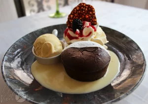 Moelleux au chocolat maison du restaurant gastronomique traditionnel L'Art de Vivre à Moosch dans le Haut-Rhin en Alsace