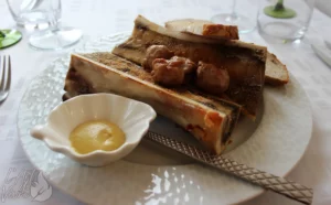 Os à moelle et quenelles de veau du restaurant gastronomique traditionnel L'Art de Vivre à Moosch dans le Haut-Rhin en Alsace