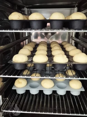 Photo de la préparation du pain maison au restaurant L'Art de Vivre à Moosch dans le Haut-Rhin en Alsace