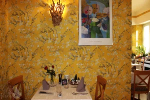 Photo d'une partie de la salle du restaurant gastronomique traditionnel L'Art de Vivre à Moosch dans le Haut-Rhin en Alsace